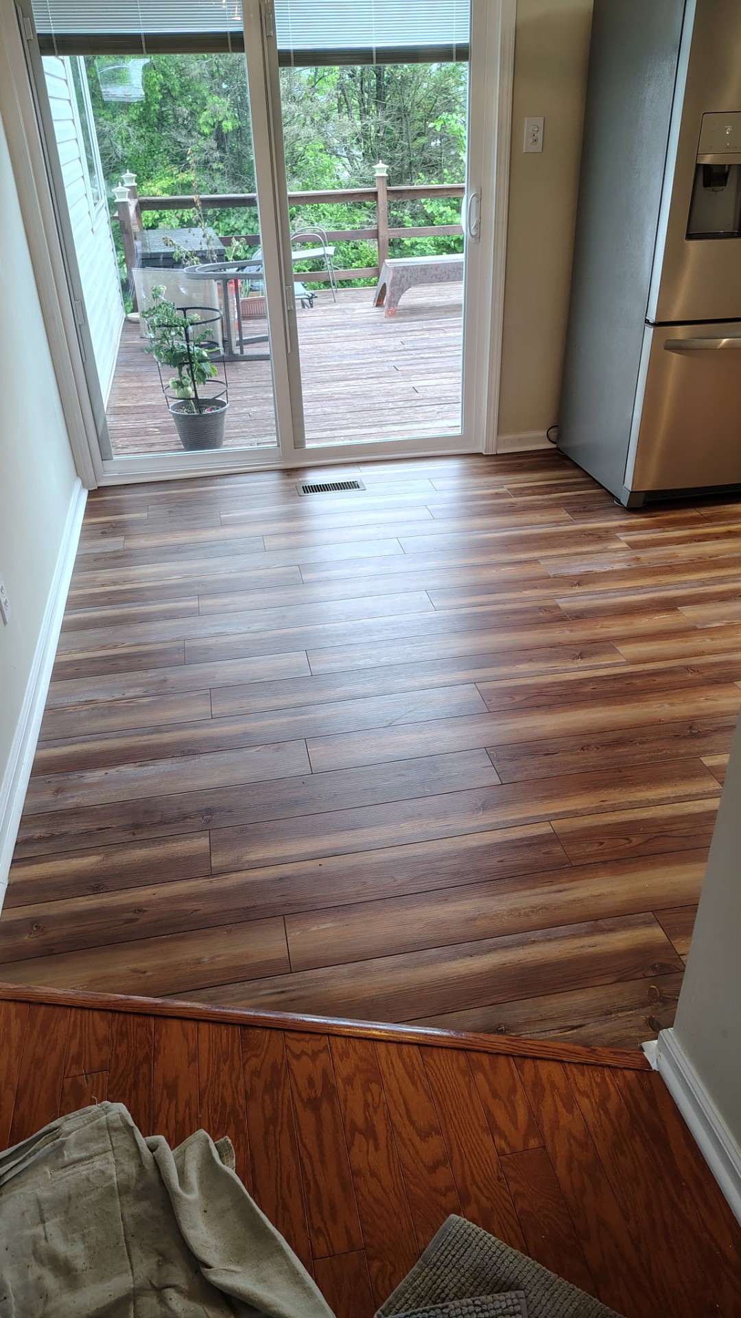 Wide-plank flooring transition